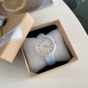 Minimal Silicone Strap Analog Wrist Watch - Image 2